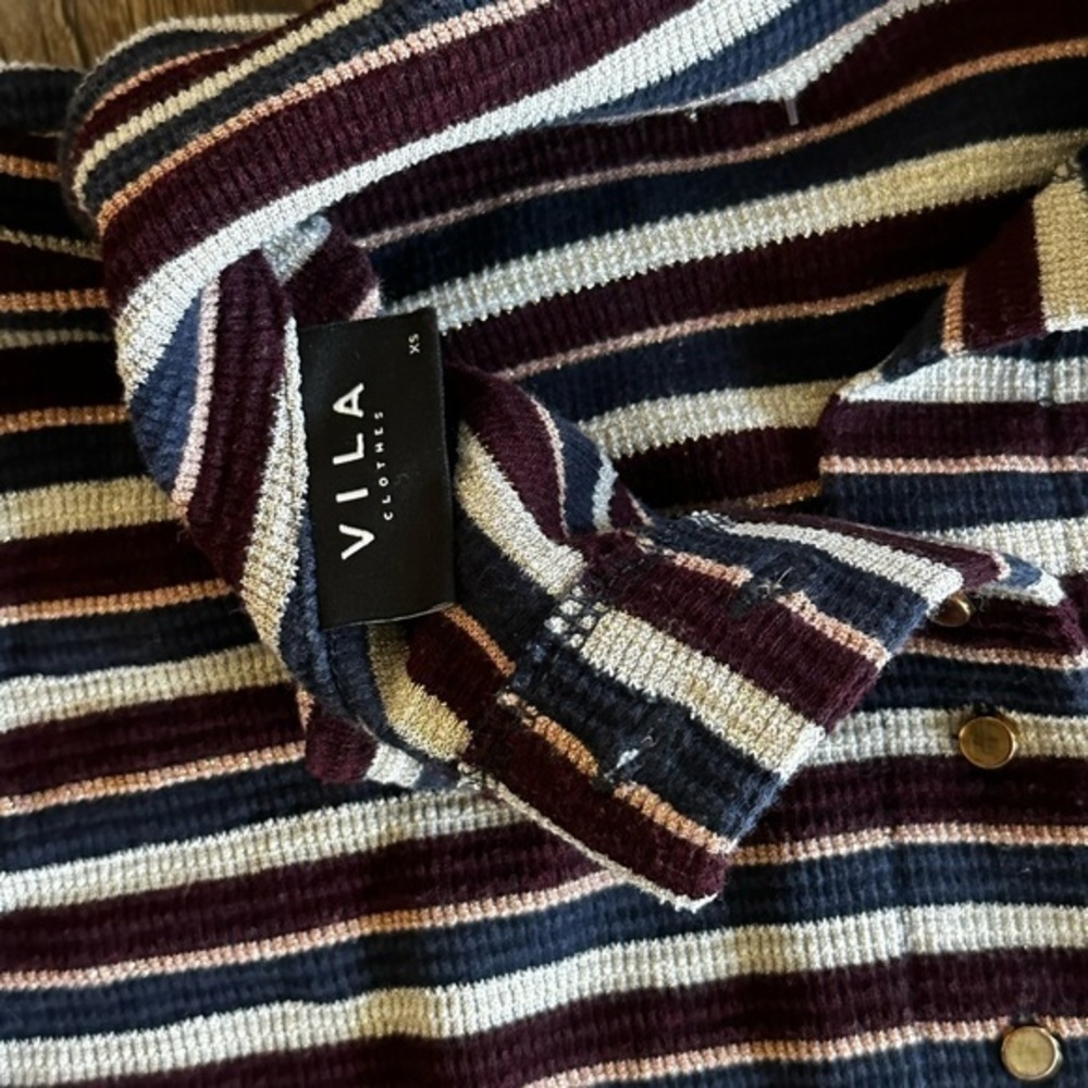 Gray burgundy navy VILA striped vintage button down tee - Picture 7 of 16